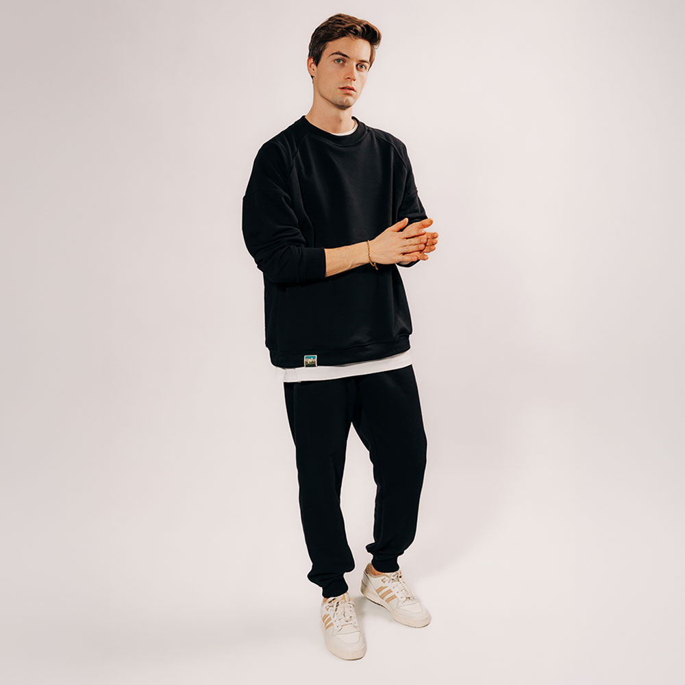 BLUZA-CZARNA_BEZ-KAPTURA_4