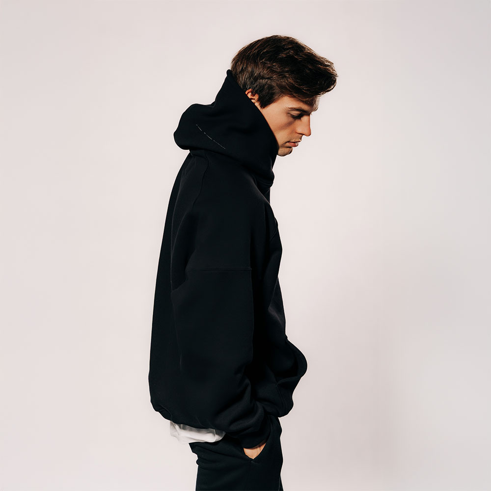 BLUZA-CZARNA_KAPTUR_4